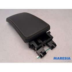 Renault - Megane - Armrest