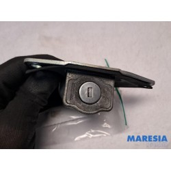 Renault - Megane - Tailgate lock mechanism