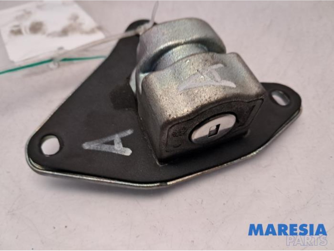 Renault - Megane - Tailgate lock mechanism