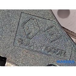 Renault - Megane - Tailgate lock mechanism