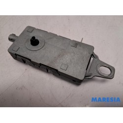 Renault - Megane - Antenna Amplifier