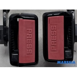 Renault - Megane - Rear seatbelt buckle, left