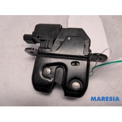 Renault - Megane - Tailgate lock mechanism