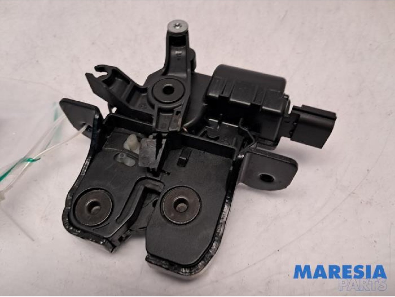 Renault - Megane - Tailgate lock mechanism