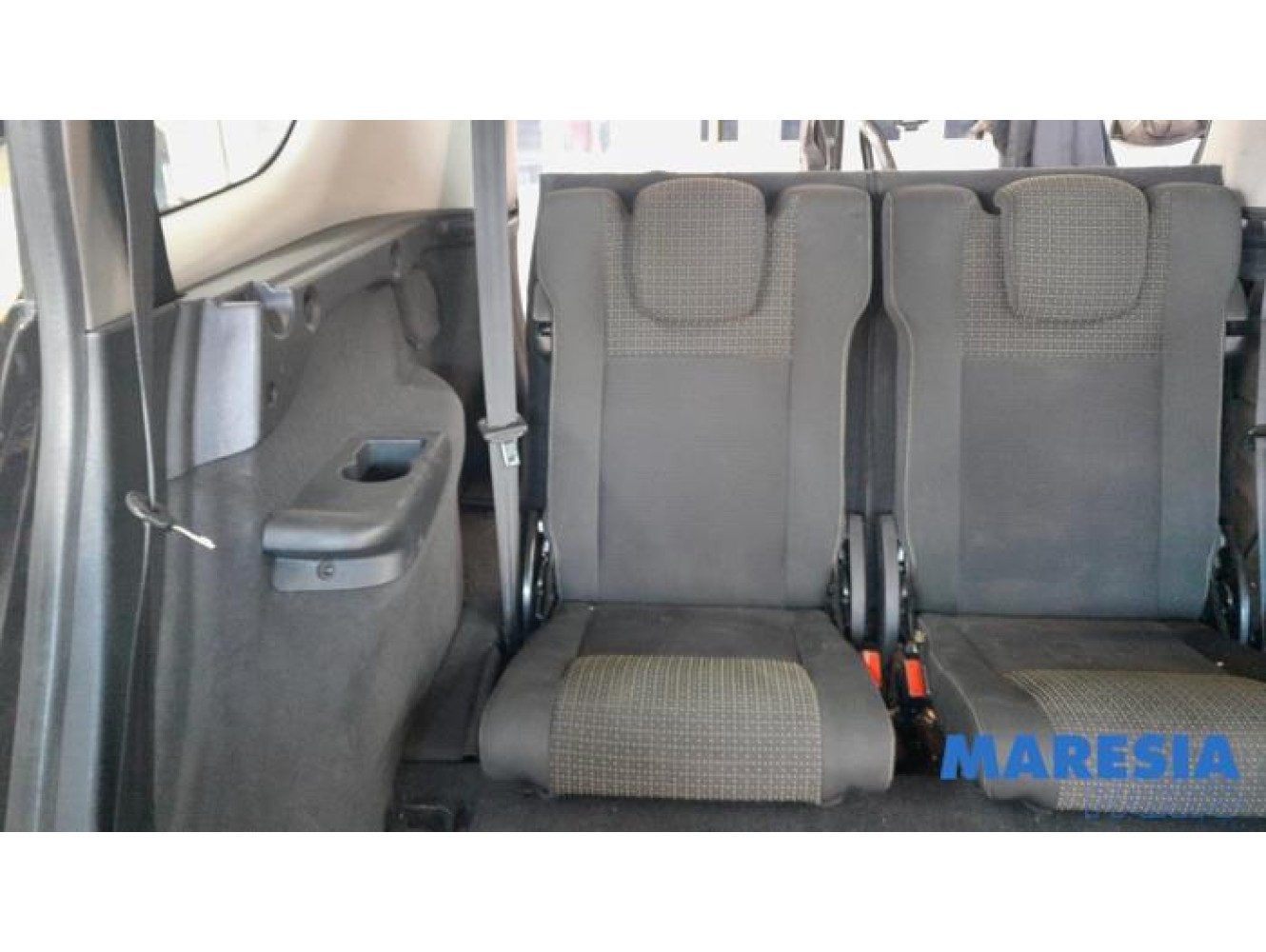 Renault - Grand Scenic - Rear seat