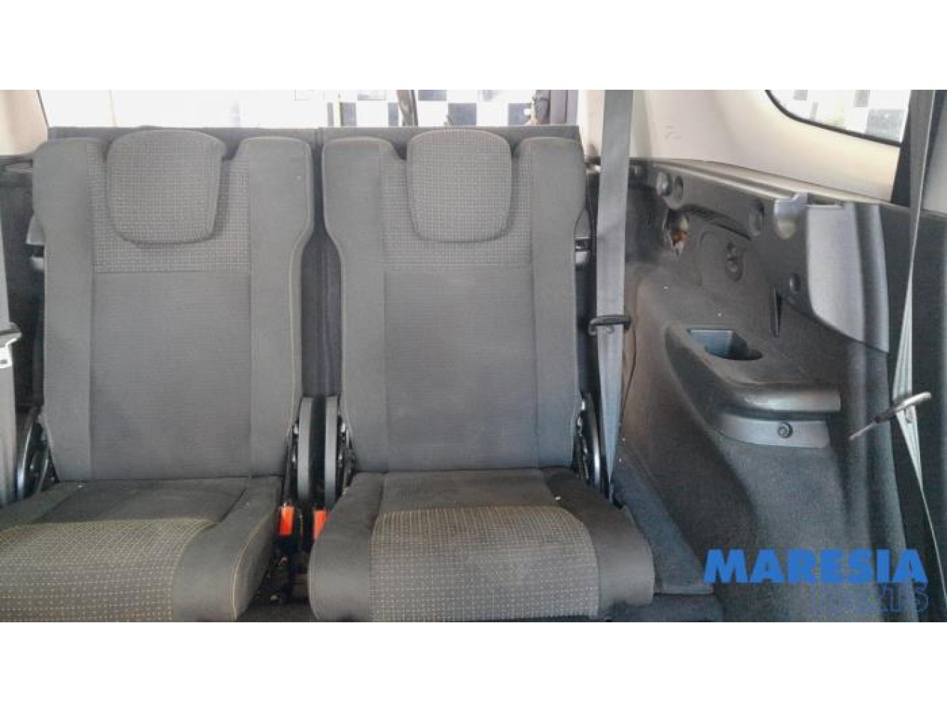 Renault - Grand Scenic - Rear seat