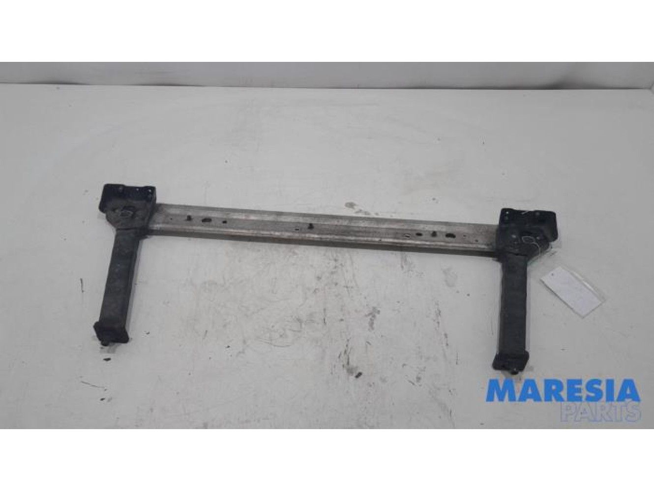 Renault - Grand Scenic - Barre radiateur