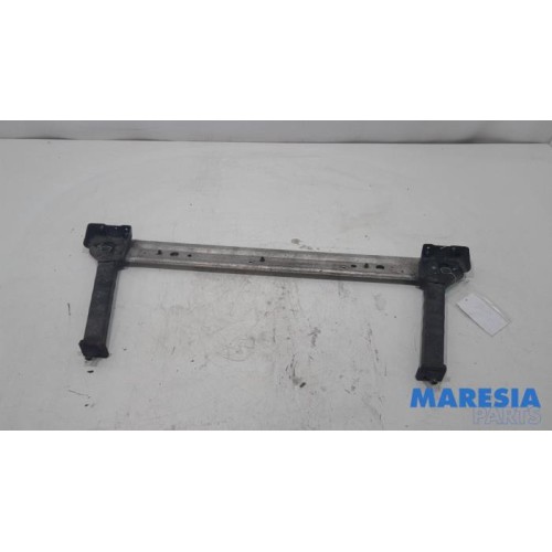 Renault - Grand Scenic - Radiator bar