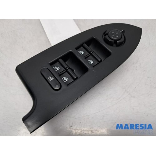 Alfa Romeo - Giulietta - Multi-functional window switch