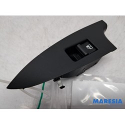Alfa Romeo - Giulietta - Electric window switch