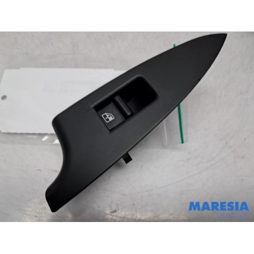 Alfa Romeo - Giulietta - Electric window switch