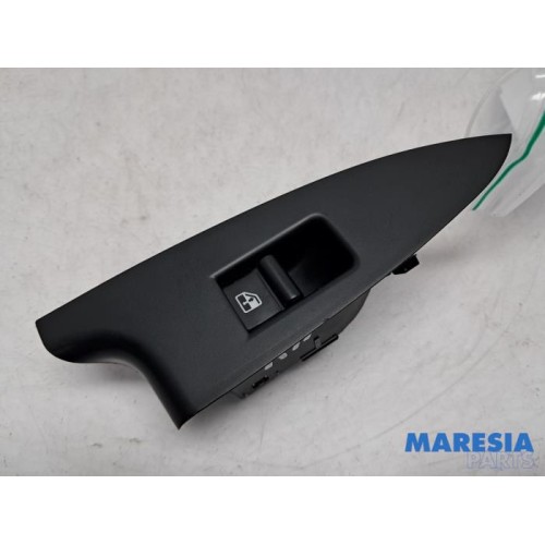 Alfa Romeo - Giulietta - Electric window switch
