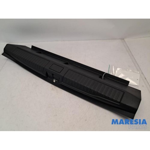 Alfa Romeo - Giulia - Cover strike rear