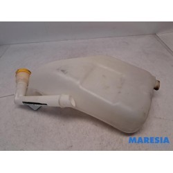 Renault - Megane - Front windscreen washer reservoir