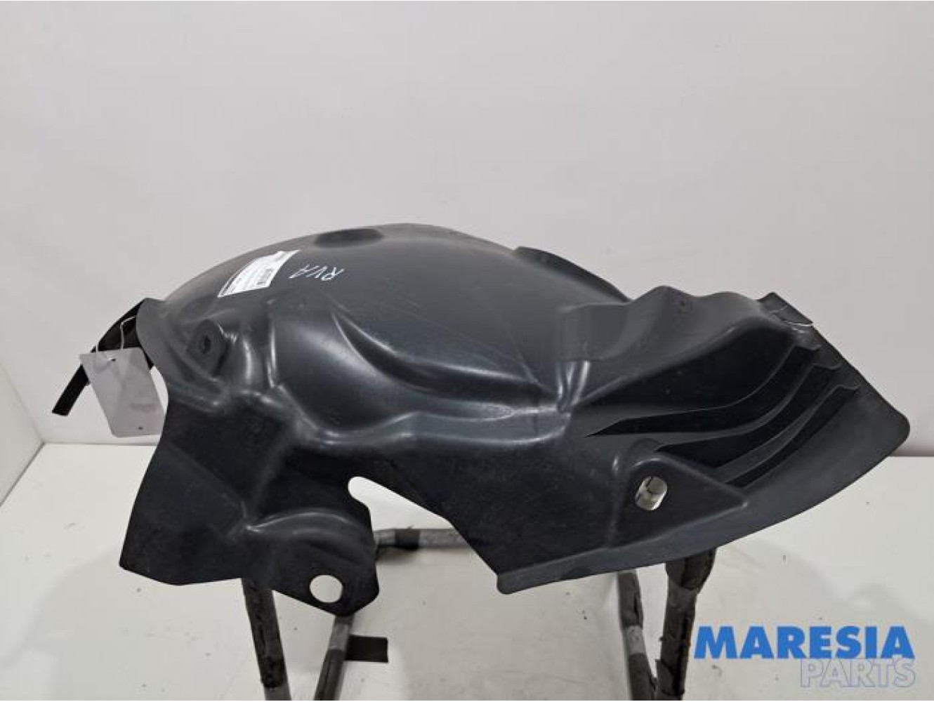Renault - Megane - Wheel arch liner