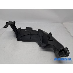 Renault - Megane - Cadre phare droit
