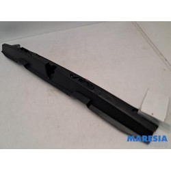 Renault - Megane - Rear bumper bracket central