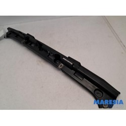 Renault - Megane - Rear bumper bracket central