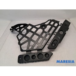 Renault - Megane - Rear bumper bracket central