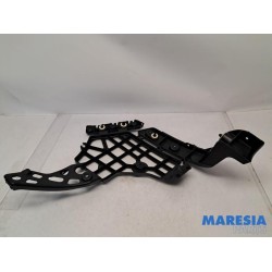 Renault - Megane - Rear bumper bracket central
