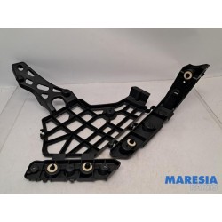 Renault - Megane - Rear bumper bracket central