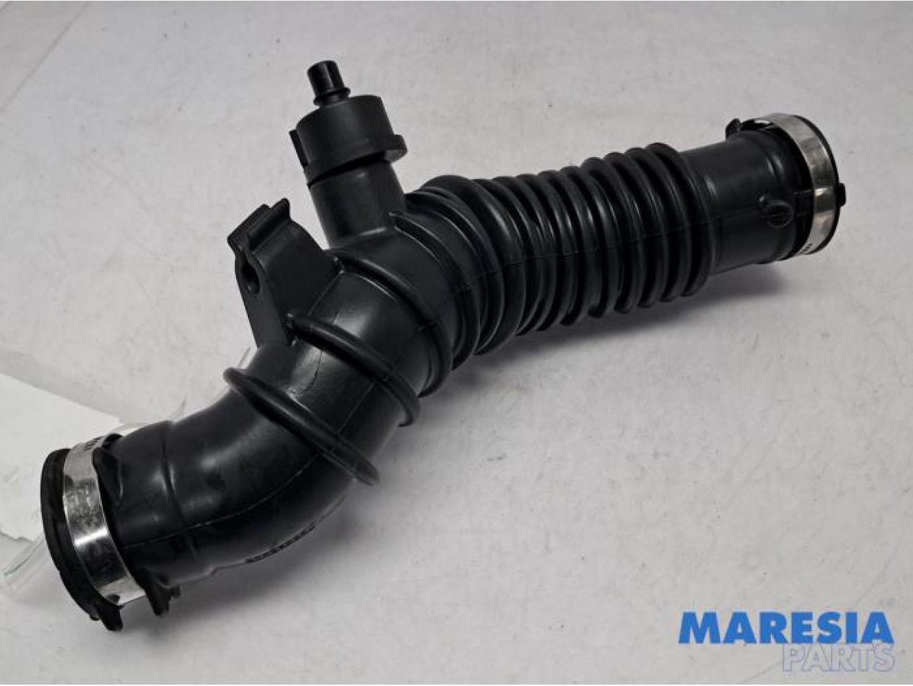 Renault - Megane - Air intake hose