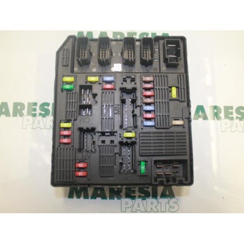 Renault - Megane Scenic - Fuse box