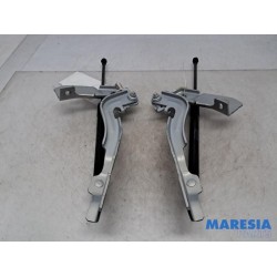 Alfa Romeo - Giulia - Set of bonnet gas struts