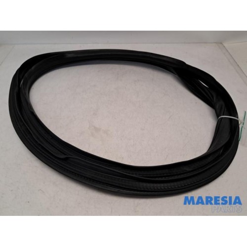 Alfa Romeo - Giulia - Portierrubber 4Deurs links-voor