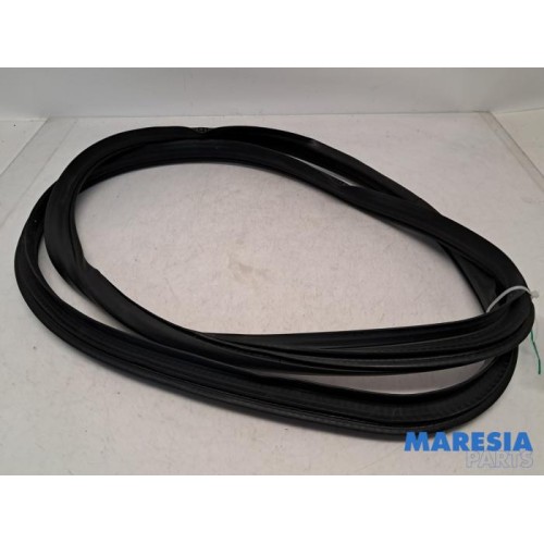 Alfa Romeo - Giulia - Front door seal 4-door, right