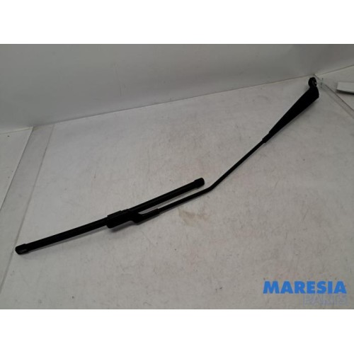 Renault - Twingo - Front wiper arm