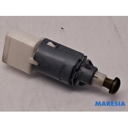 Renault - Twingo - Brake light switch