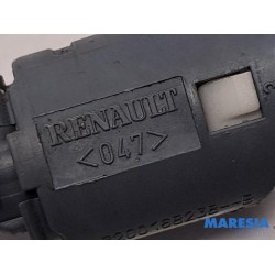Renault - Twingo - Brake light switch