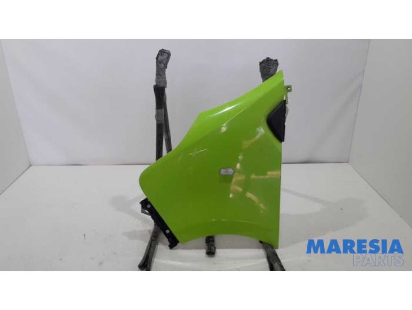 Renault - Trafic - Front wing, left