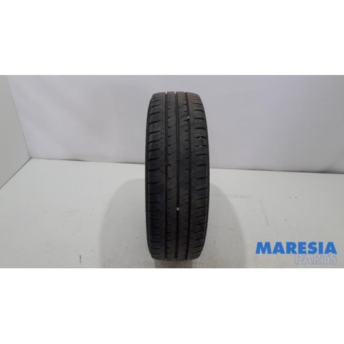Renault - Trafic - Tyre