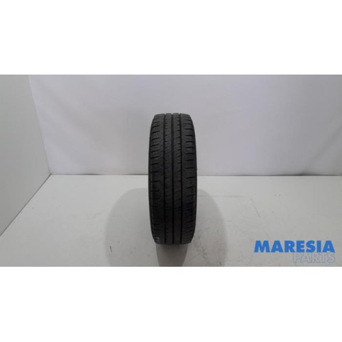 Renault - Trafic - Tyre