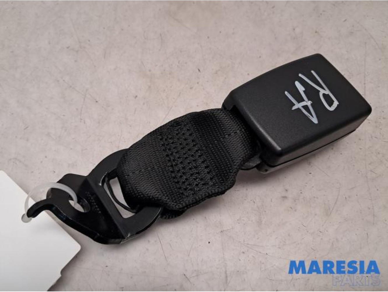 Renault - Twingo - Insertion ceinture de sécurité arrière droite