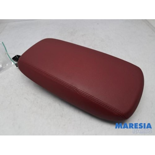 Alfa Romeo - Giulia - Armrest
