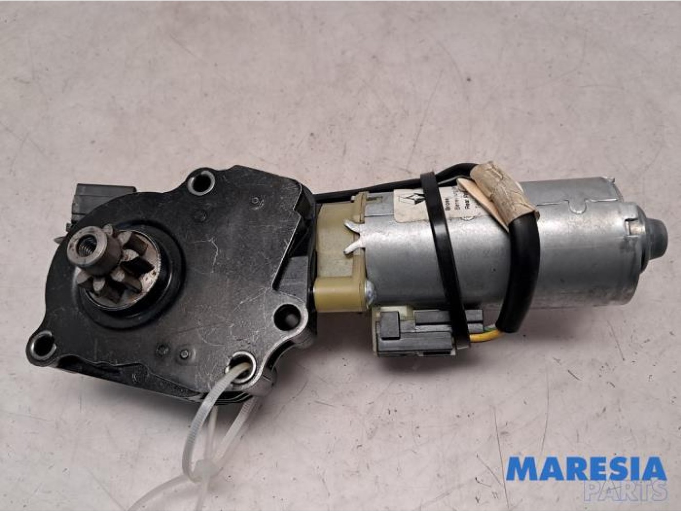 Renault - Megane - Engine luggage coverage left