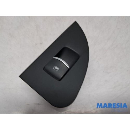 Alfa Romeo - Giulia - Electric window switch