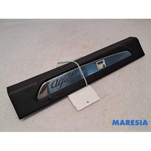 Alfa Romeo - Giulia - Door sill right