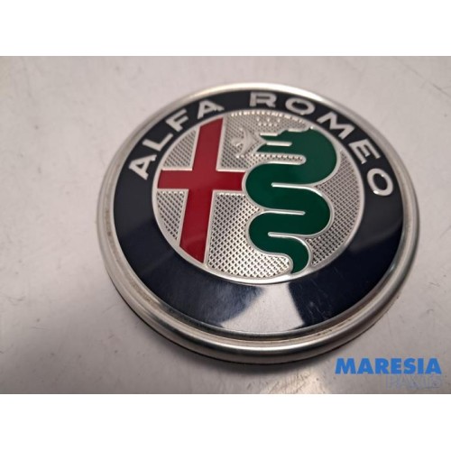 Alfa Romeo - Giulia - Emblem