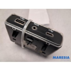 Alfa Romeo - Giulia - AUX/USB aansluiting