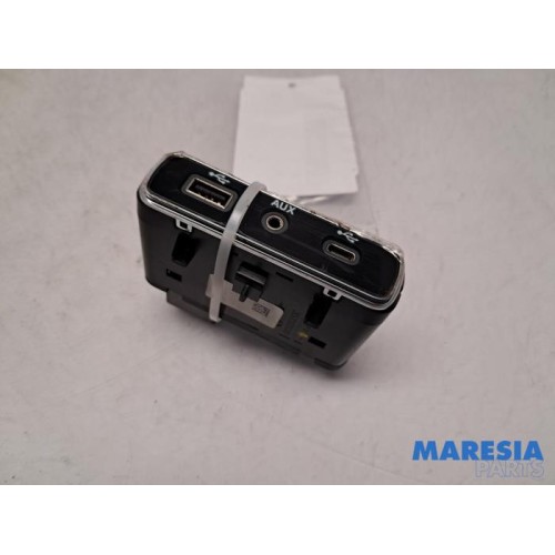 Alfa Romeo - Giulia - AUX / USB connection