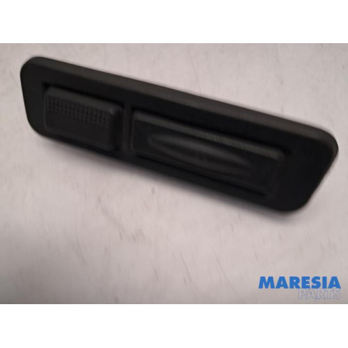 Alfa Romeo - Giulia - Tailgate switch