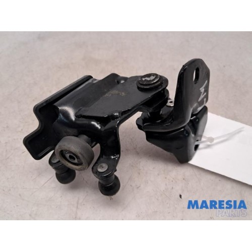 Fiat - Ducato - Sliding door roller, right