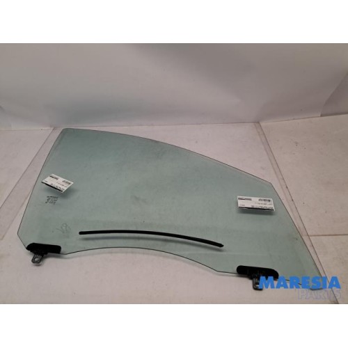 Renault - Grand Scenic - Door window 4-door, front right