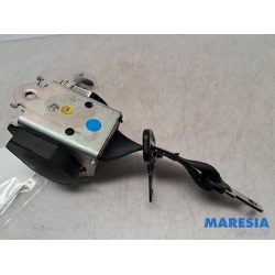 Renault - Grand Scenic - Rear seatbelt, centre