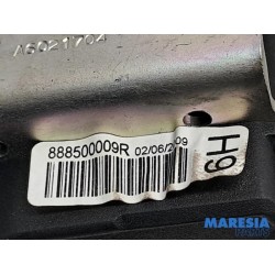 Renault - Grand Scenic - Rear seatbelt, centre