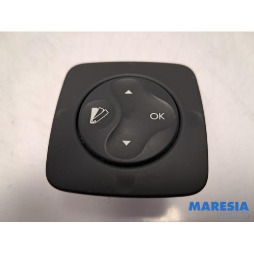 Renault - Grand Scenic - On-board computer controller
